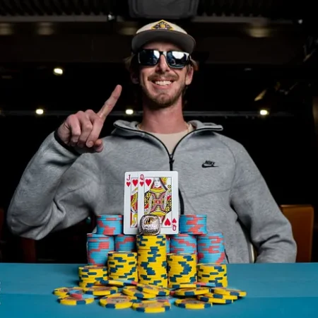 Bartender Uses Day Off to Win First Ever Poker Tournament in San Diego