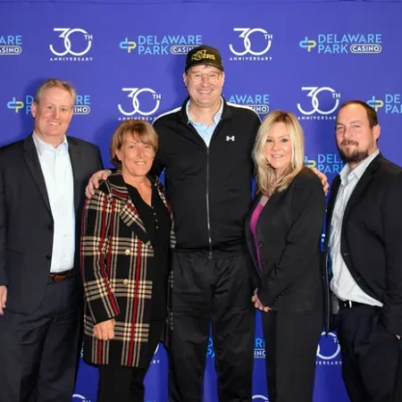 Fans Got Their Shot at the ‘Poker Brat’ as Phil Hellmuth Visited Delaware Park