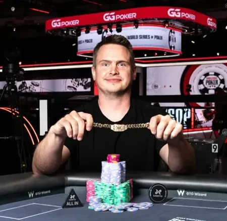 Unstoppable Hubbard Seals First Bracelet in $1,500 No-Limit 2-7 Lowball Draw