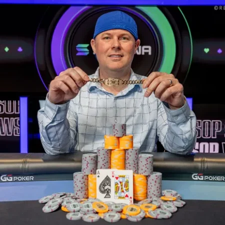 Justin Smith Rises From the Canvas to Conquer 16,269-Entry COLOSSUS
