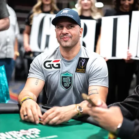 Defending Champ Mizrachi Crushing WSOP Main Event Despite Running into Quads