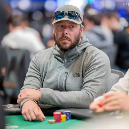 Poker Player Tanks Over 15 Minutes in WSOP Main Event For Pay Jump